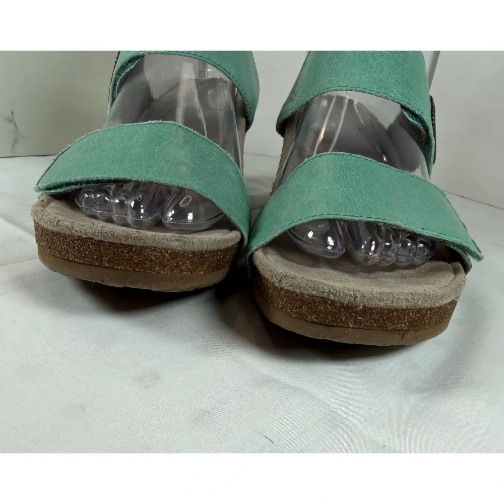 Aetrex Teal‎ Leather Wedge Sandals Adjustable Straps Bronze Medallion Womens